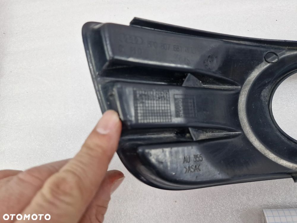 AUDI A3 8P0 LIFT 08- LEWA KRATKA BOCZNA ZDERZAKA PRZEDNIEGO PRZÓD , NR 8P0807681H , NR AUKCJI E/18 - 13