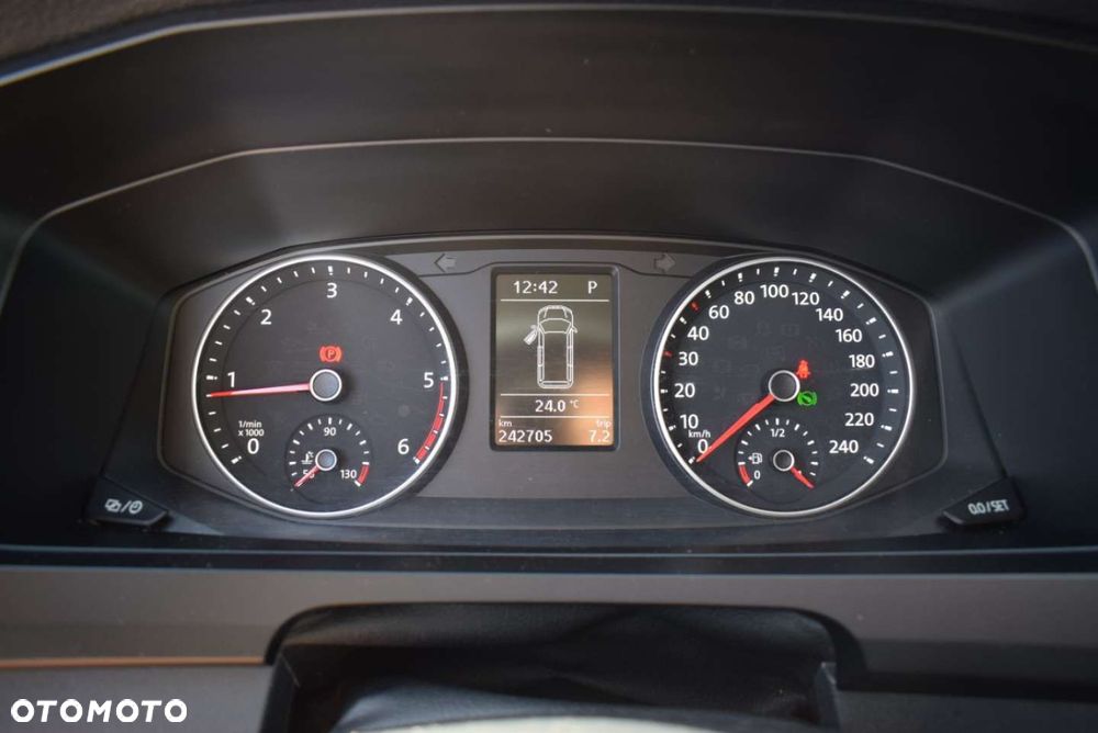 Volkswagen Caravelle - 25