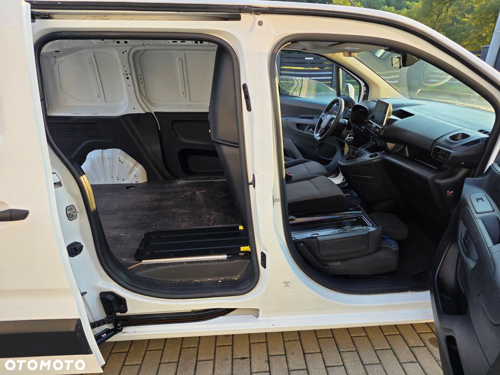 Opel Combo 1.2 benzyna Vat! rok2020 navi klima 3-osobowy tempomat grzana szyba fotele hak - 11