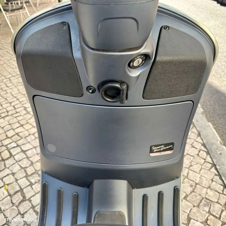 Piaggio Vespa GTS 300 - 25