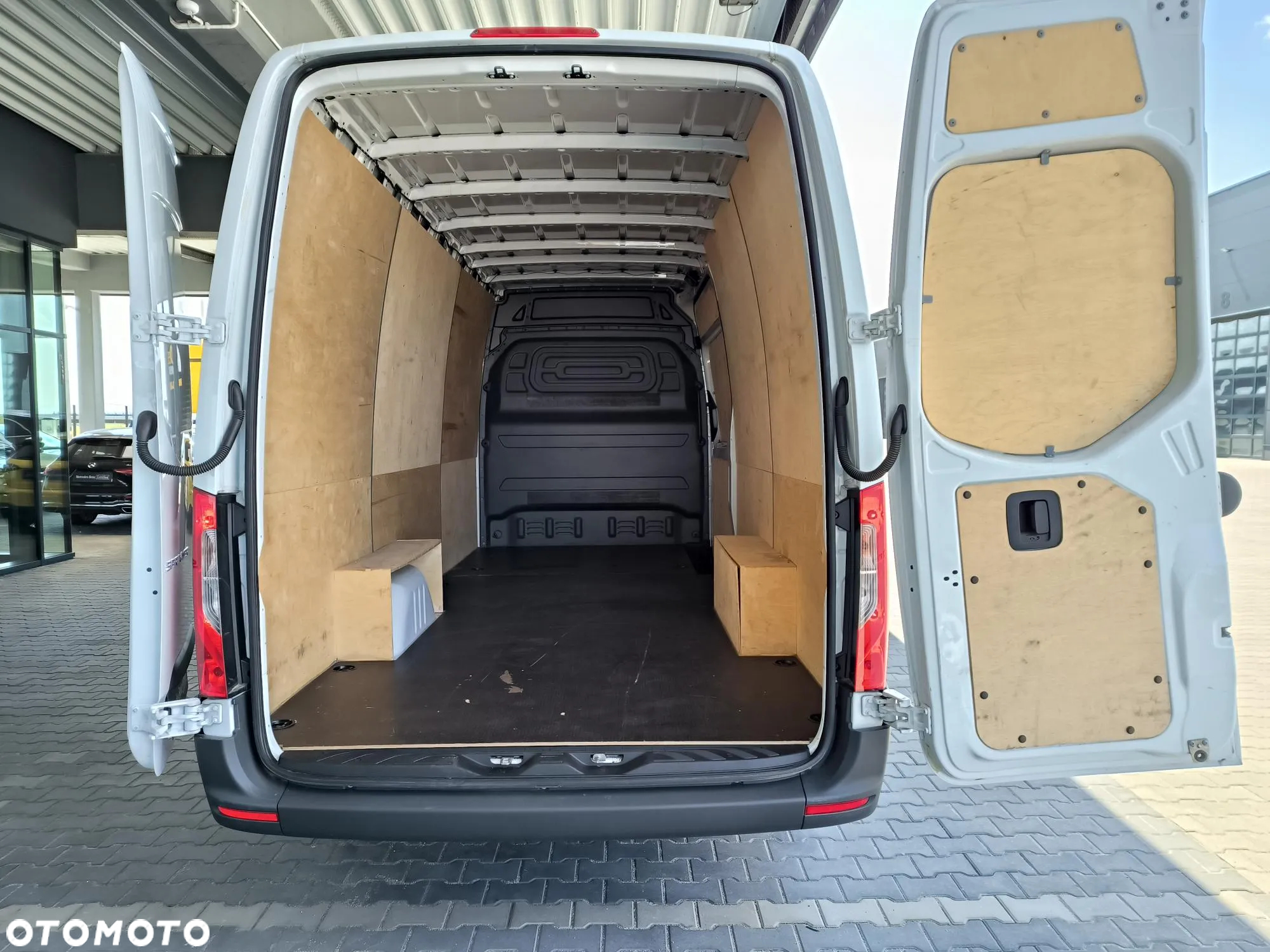Mercedes-Benz Sprinter - 17
