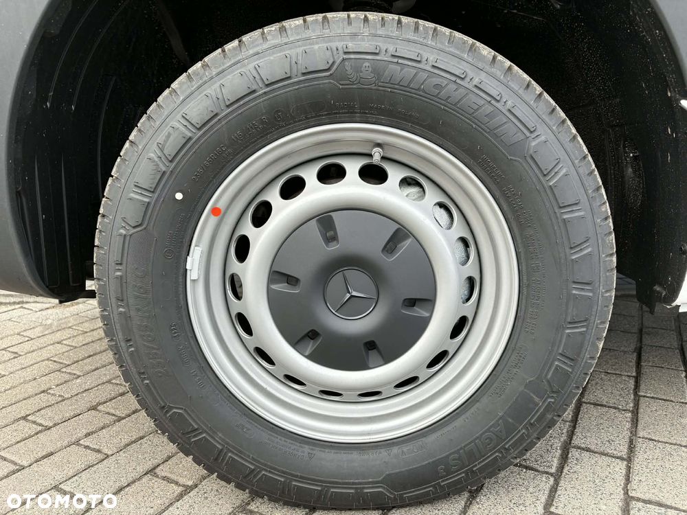 Mercedes-Benz Sprinter - 16