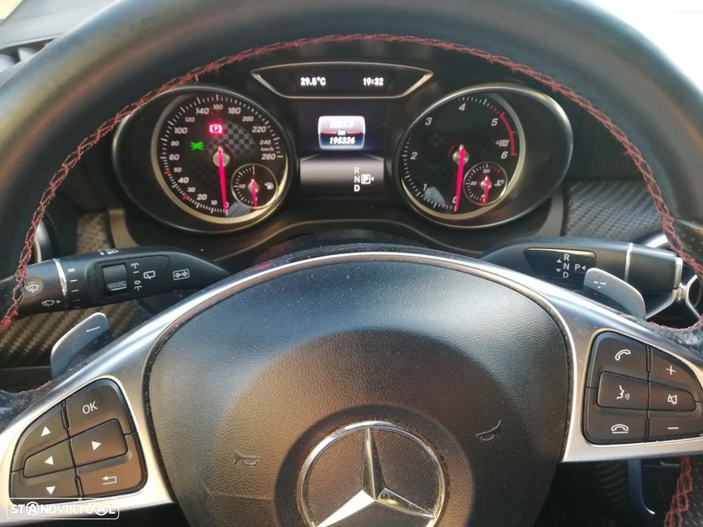 Mercedes-Benz A 200 d 4Matic 7G-DCT AMG Line - 14