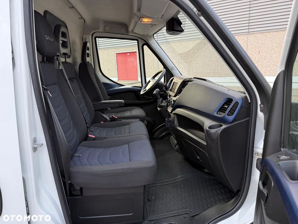 Iveco Daily 35S14 Automat Hi-Matic 2.3 140KM 2017r L3H2 - 19