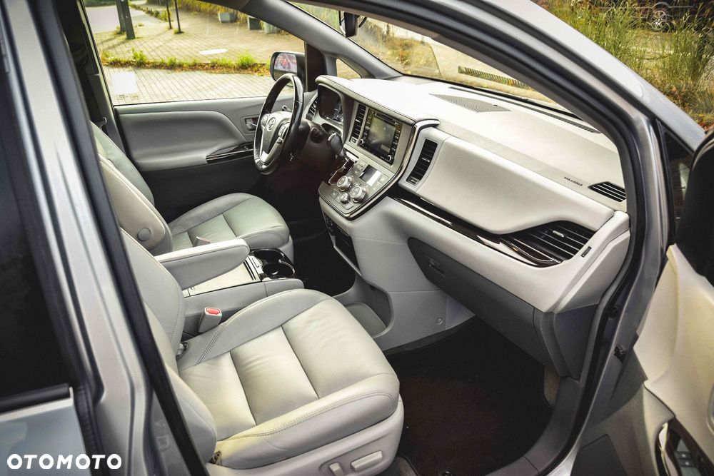 Toyota Sienna 3.5 V6 - 24