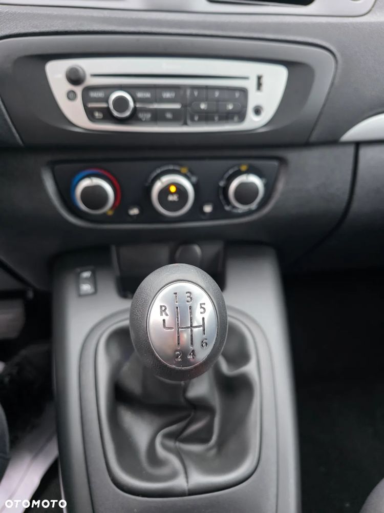 Renault Scenic TCe 115 GPF BUSINESS EDITION - 26