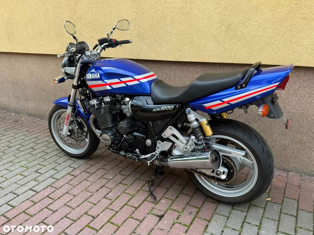 Yamaha XJR - 24