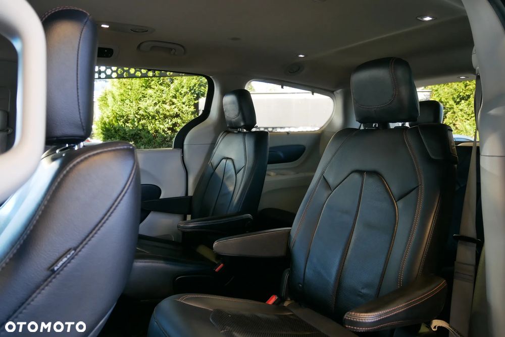 Chrysler Pacifica - 12