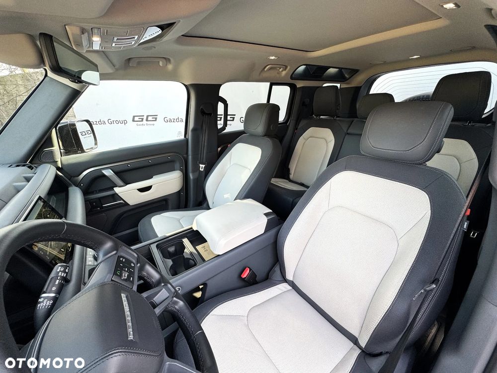 Land Rover Defender 110 D300 X-Dynamic HSE - 12