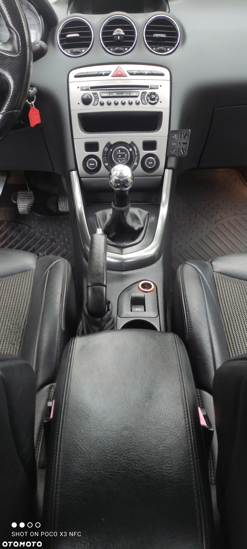 Peugeot 308 1.6 Premium Plus - 21