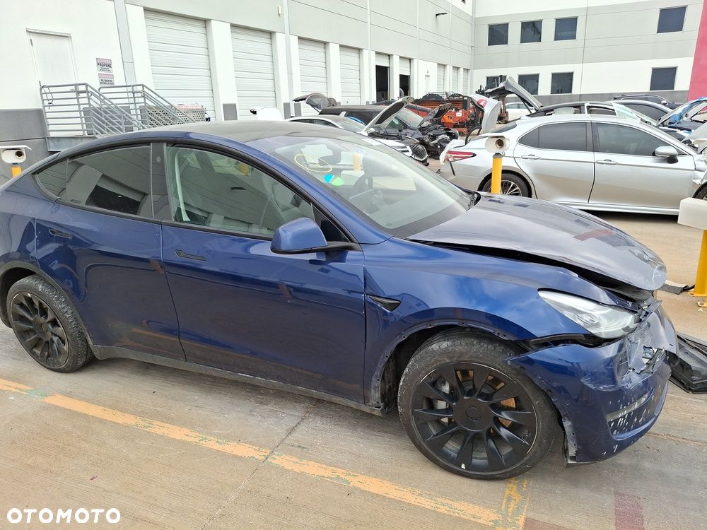Tesla Y Long Range AWD - 3