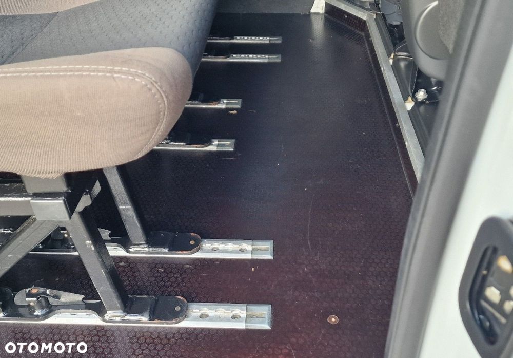 Renault Trafic - 25