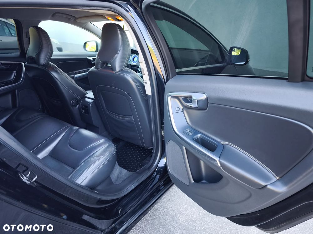 Volvo V60 D3 R-Design - 21