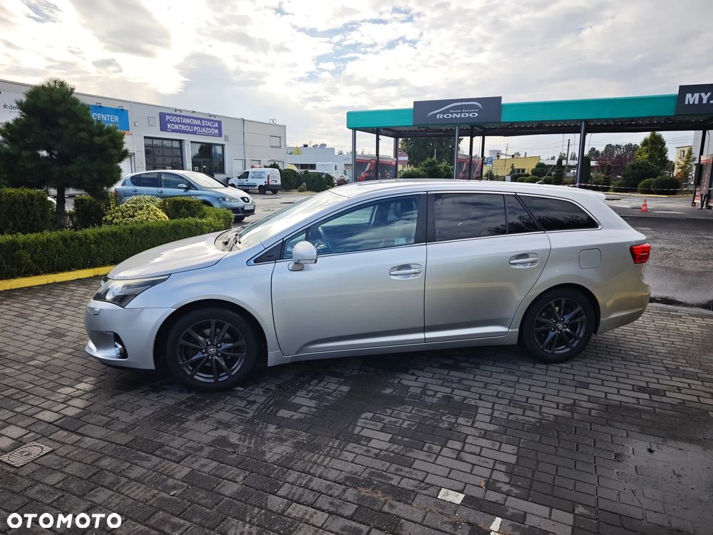 Toyota Avensis 2.0 Premium - 4