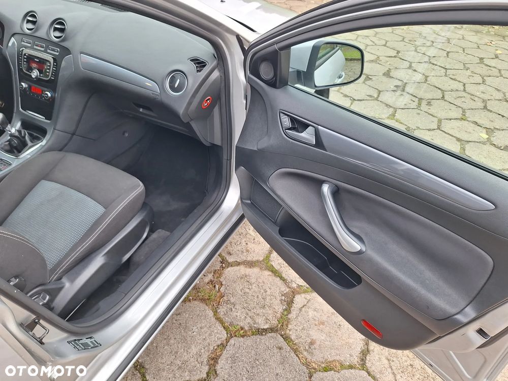 Ford Mondeo 2.0 TDCi Ambiente - 17