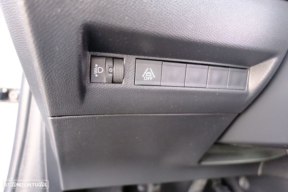 Peugeot 208 1.2 PureTech Active Pack - 29