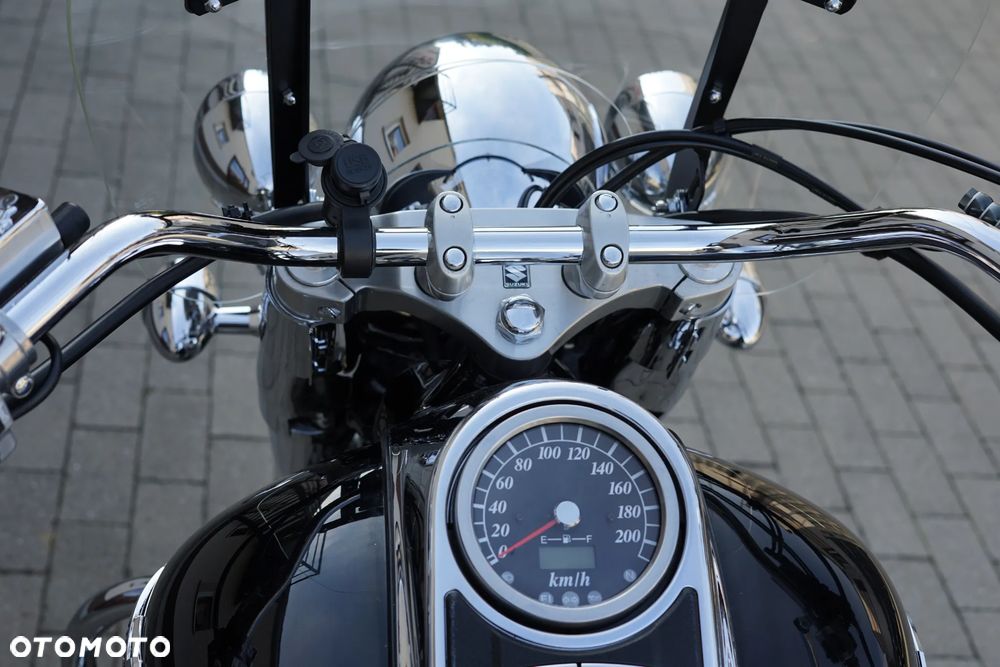 Suzuki Intruder - 19