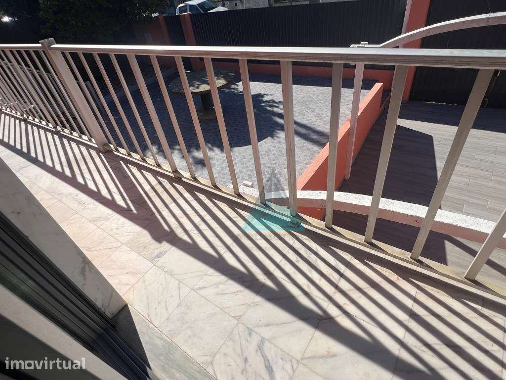 Moradia 3 pisos - T4+2 com Piscina e Dois Terrenos na Quinta do Conde - Grande imagem: 5/60