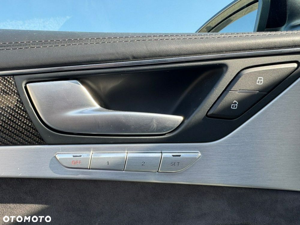 Audi S8 Plus 4.0 TFSI Quattro - 19