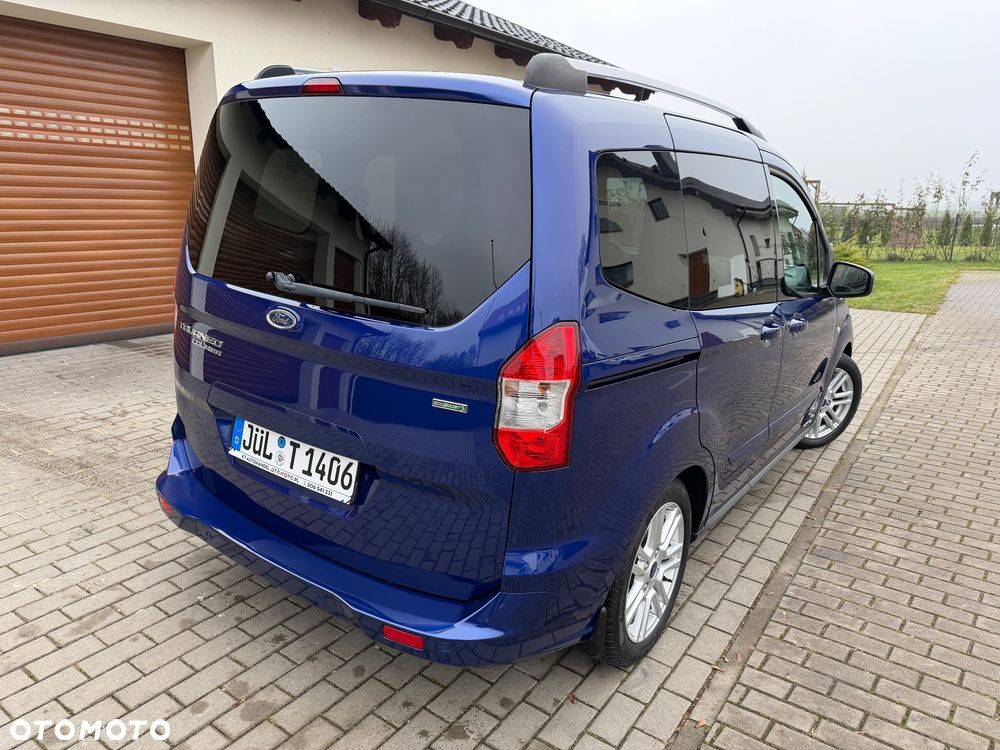 Ford Tourneo Courier - 28