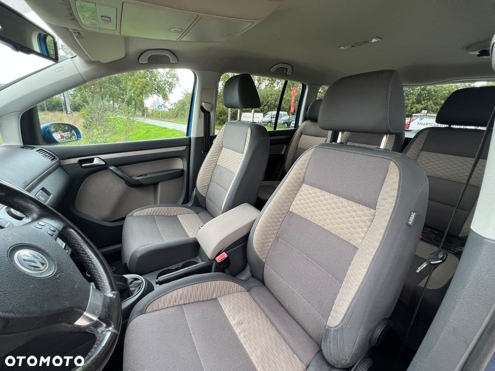 Volkswagen Touran - 34