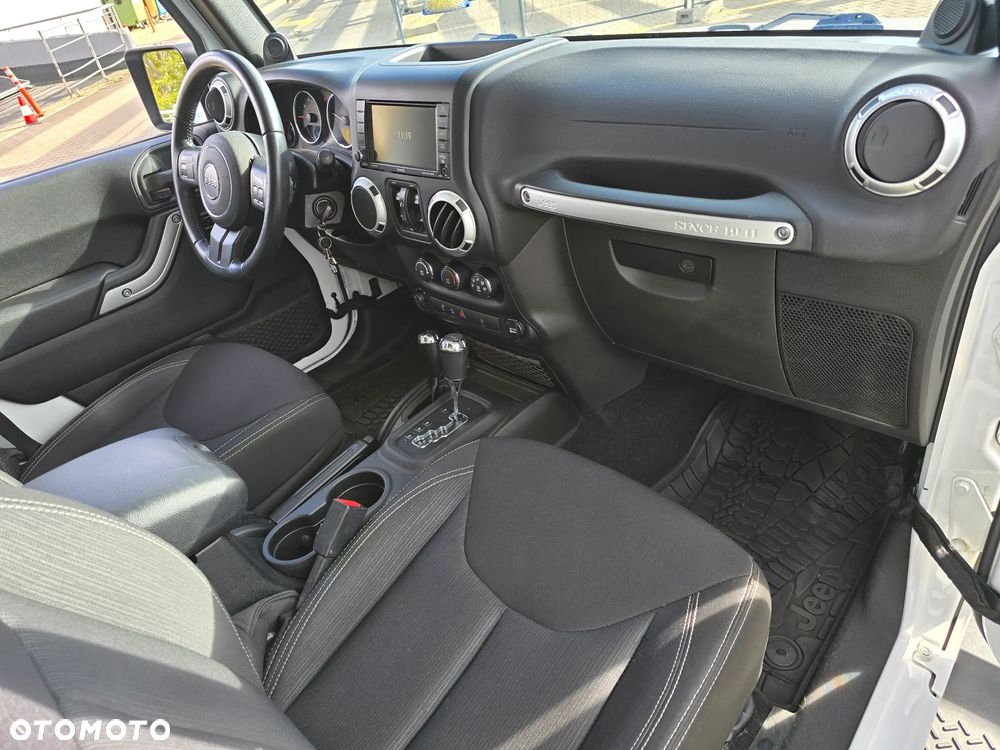 Jeep Wrangler 3.6 Unlim Sahara - 18