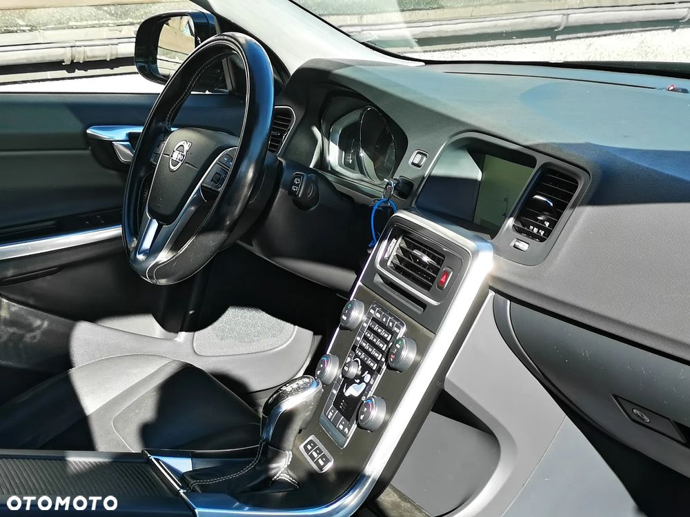 Volvo V60 D6 AWD Plug-in Hybrid Summum - 13