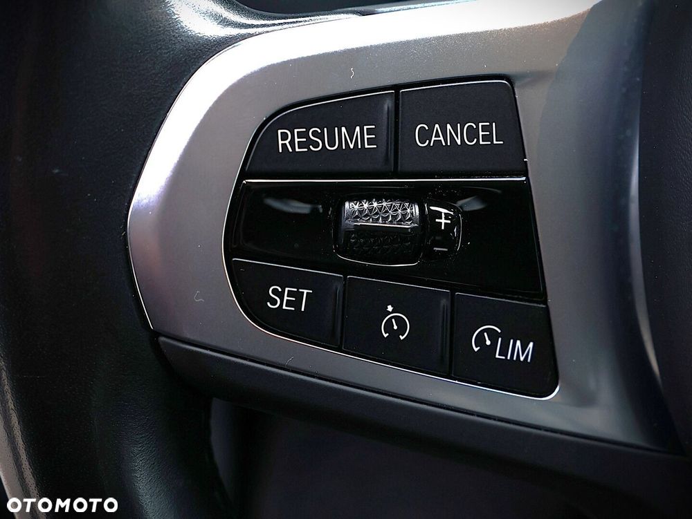 BMW Seria 5 520d xDrive mHEV - 31