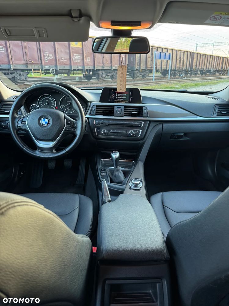 BMW Seria 3 318d Modern Line - 9