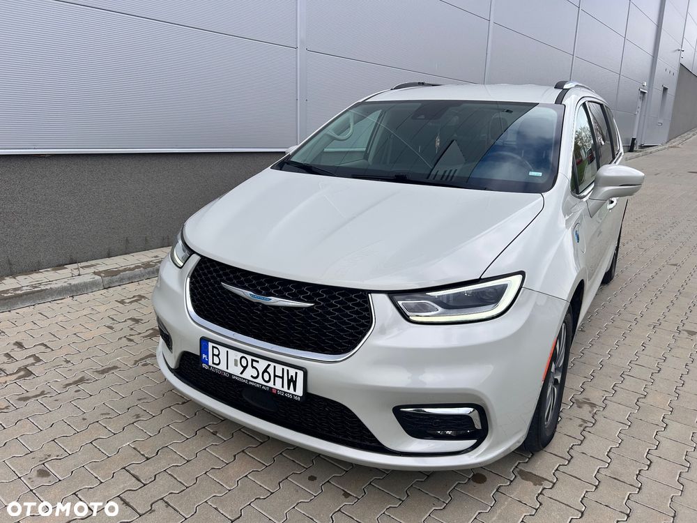 Chrysler Pacifica - 1