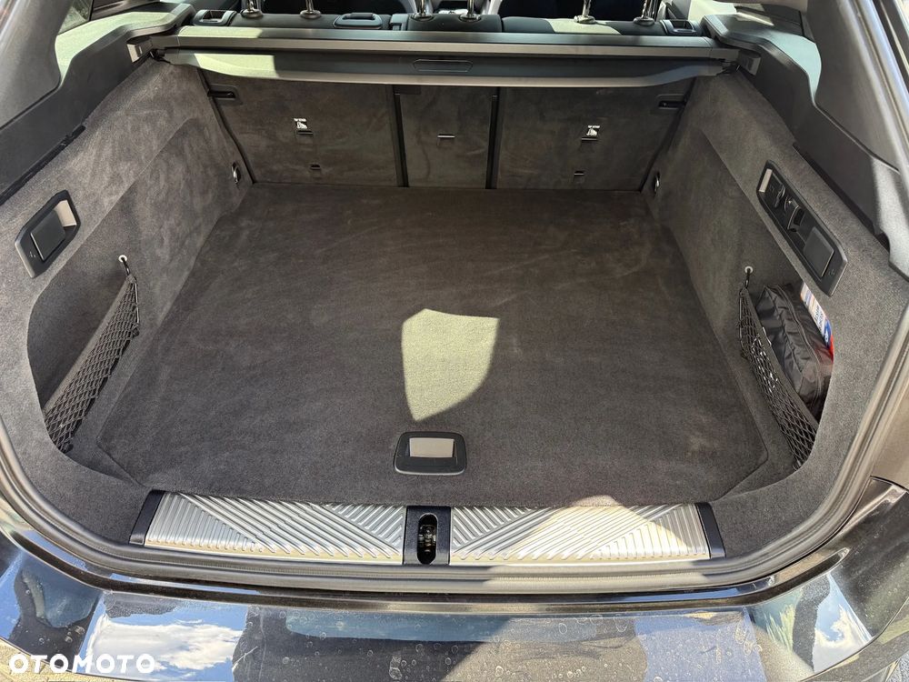 BMW Seria 5 520d xDrive Touring - 11