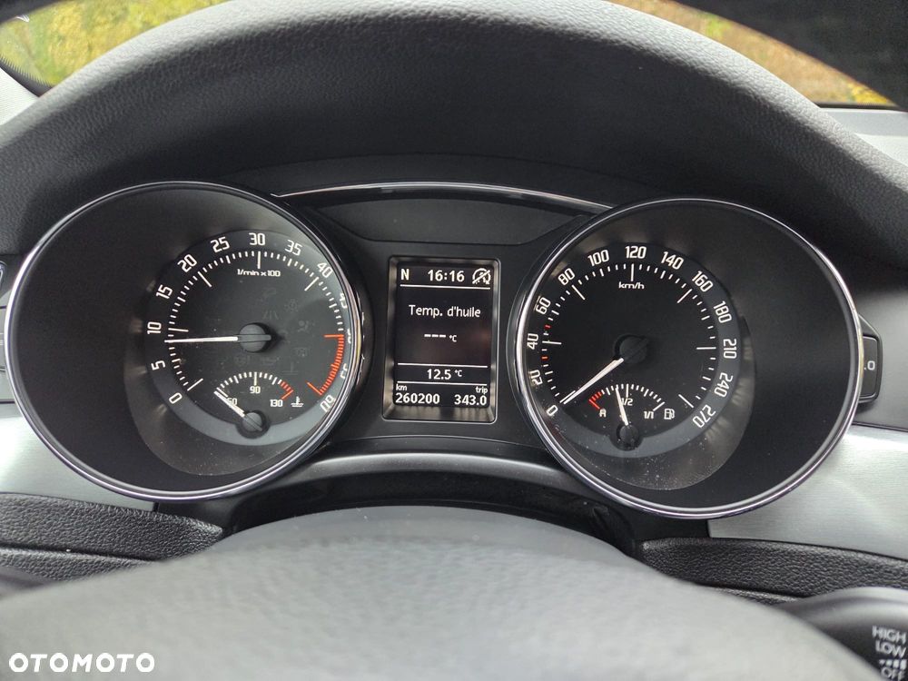 Skoda Superb Combi 2.0 TDI DSG Exclusive - 16