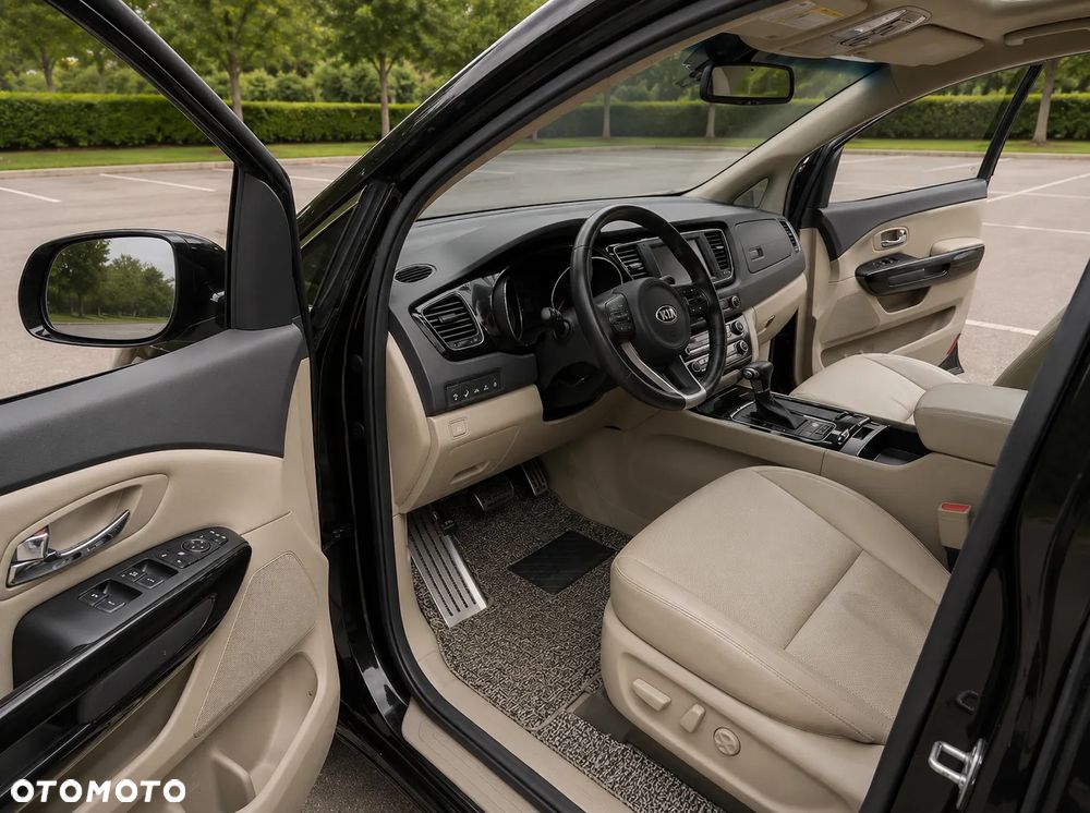 Kia Carnival - 9