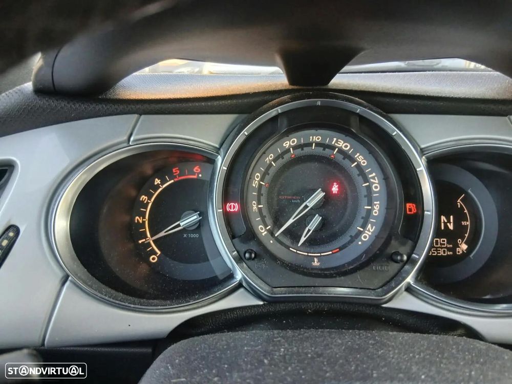 Citroën DS3 1.4 e-HDi Chic CMP - 9