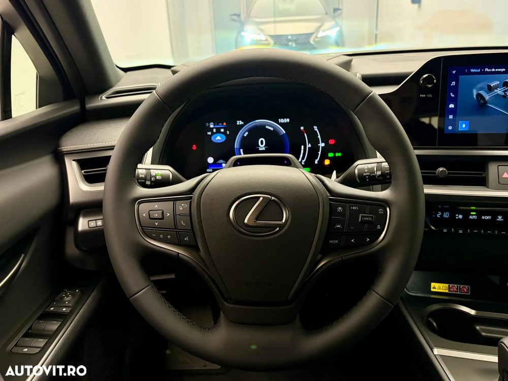 Lexus UX 300h AWD CVT HEV Business - 29