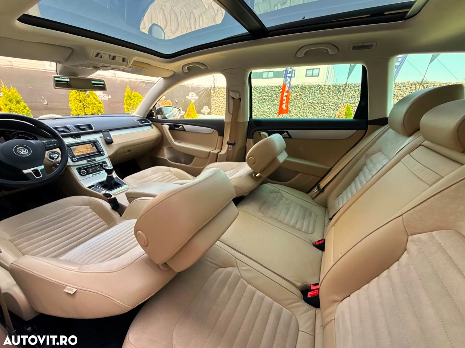 Volkswagen Passat Variant 2.0 TDI BlueMotion Technology Exclusive - 25
