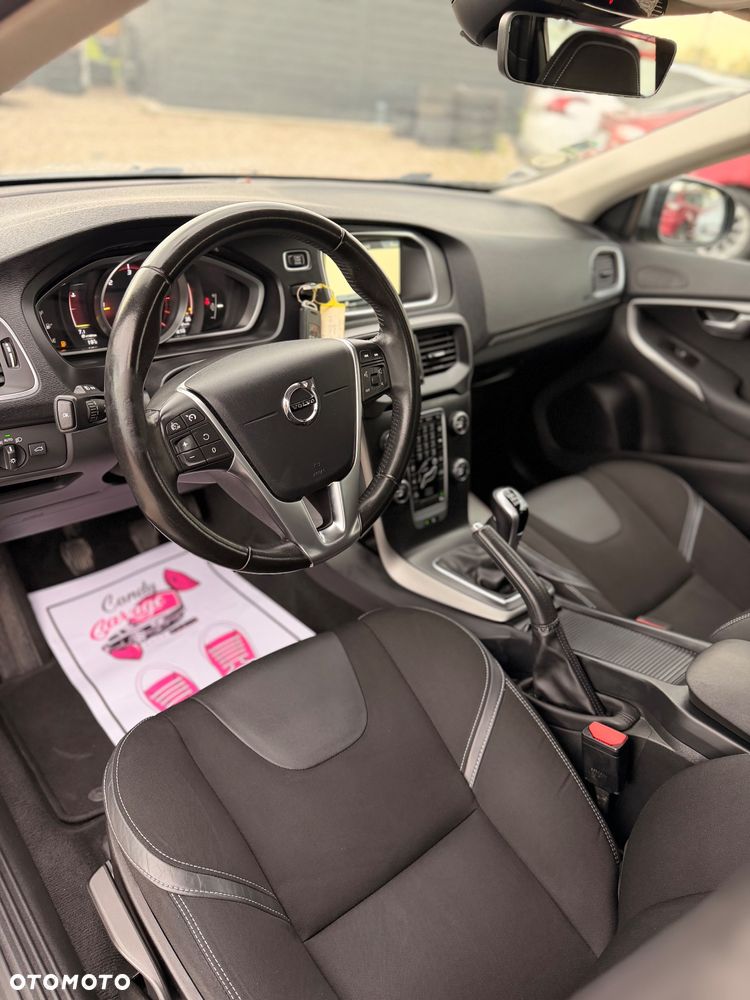 Volvo V40 - 24