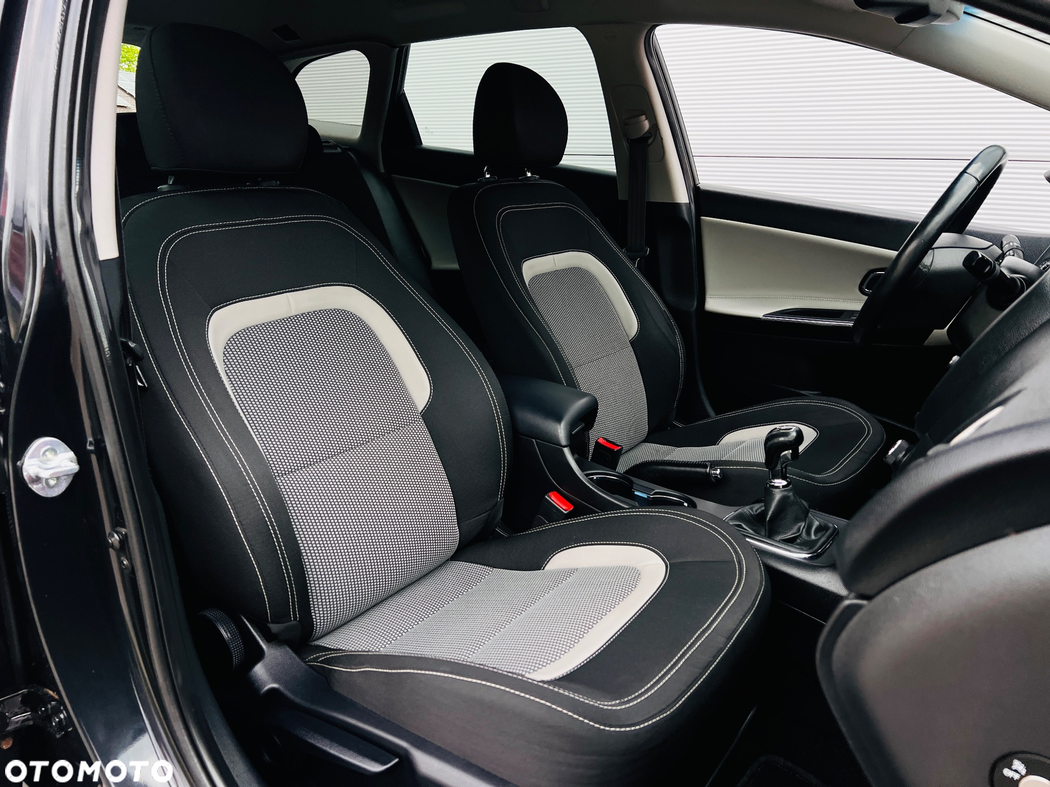 Kia Ceed 1.6 CRDi 128 ISG SW Platinum Edition - 8