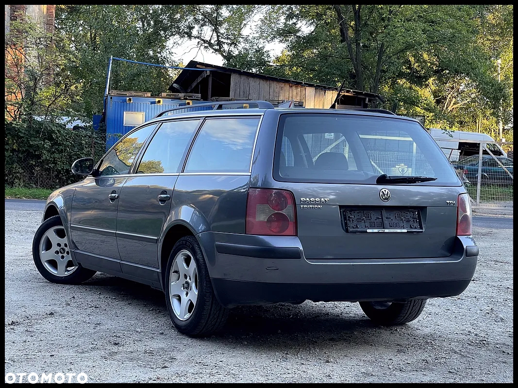 Volkswagen Passat 1.9 TDI Highline - 17