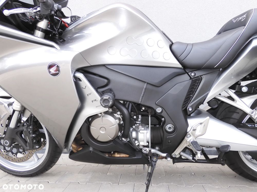 Honda VFR - 35