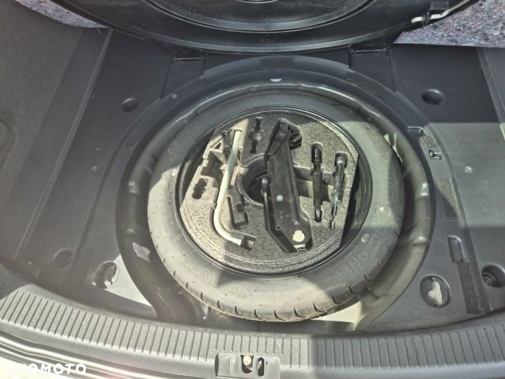 Volkswagen Touran 2.0 TDI DPF Highline - 19