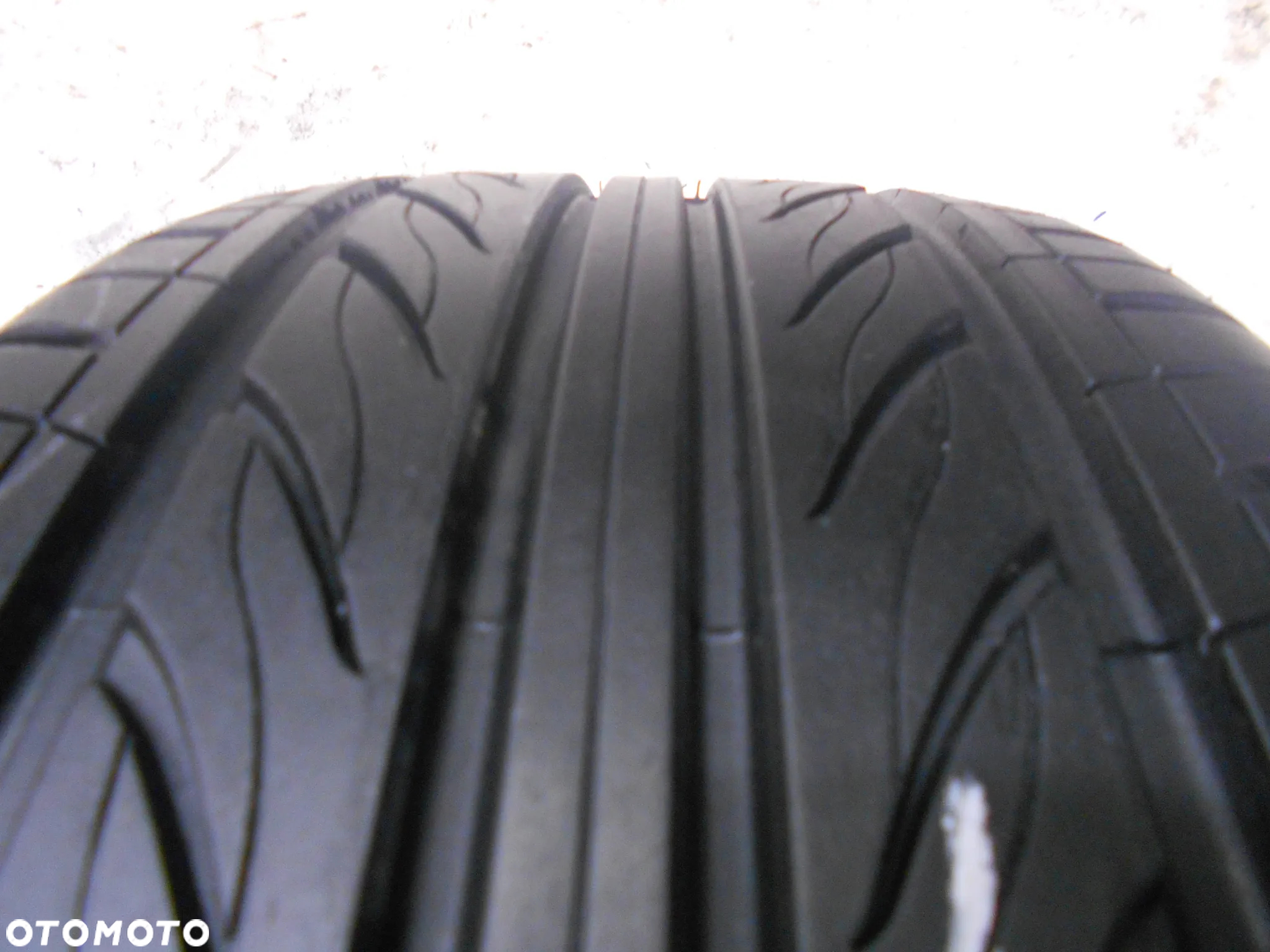 OPONA 245/40R20 DELINTE THUNDER D7 XL DOT 0717 7.5MM - 2