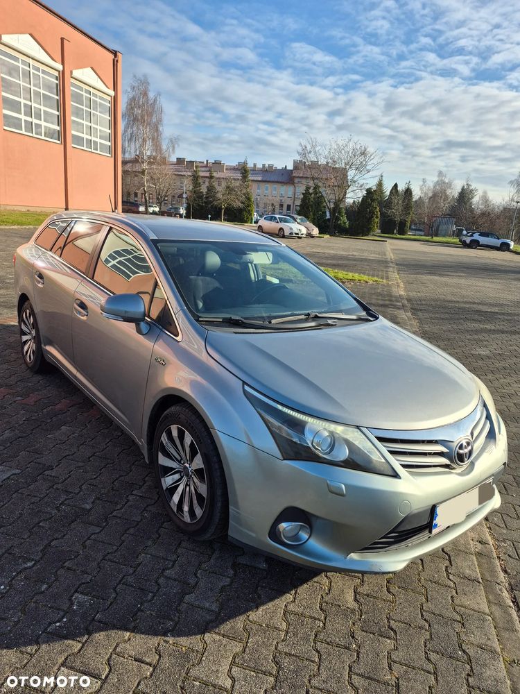 Toyota Avensis 2.2 D-CAT Premium - 1