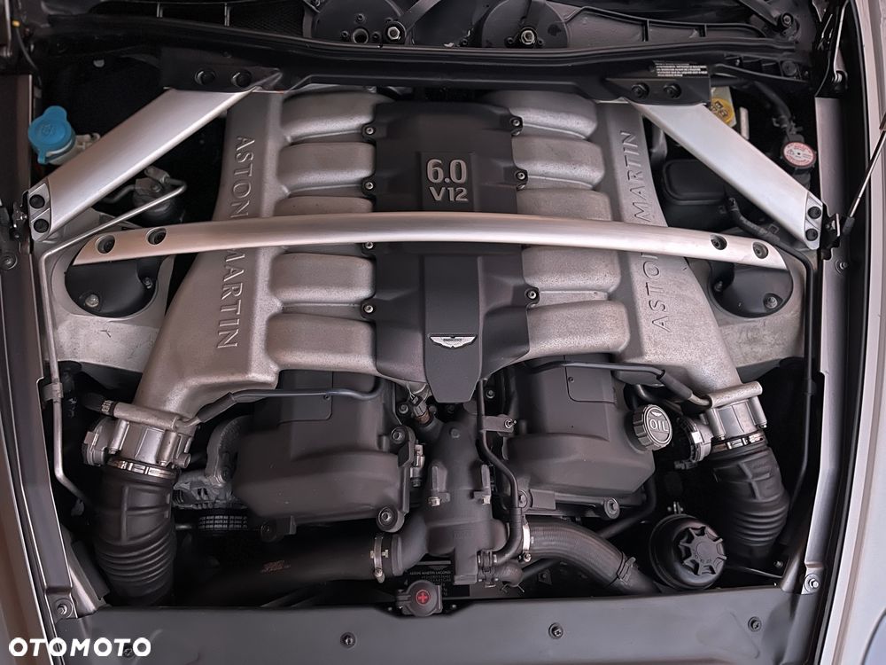 Aston Martin DB9 Standard - 15