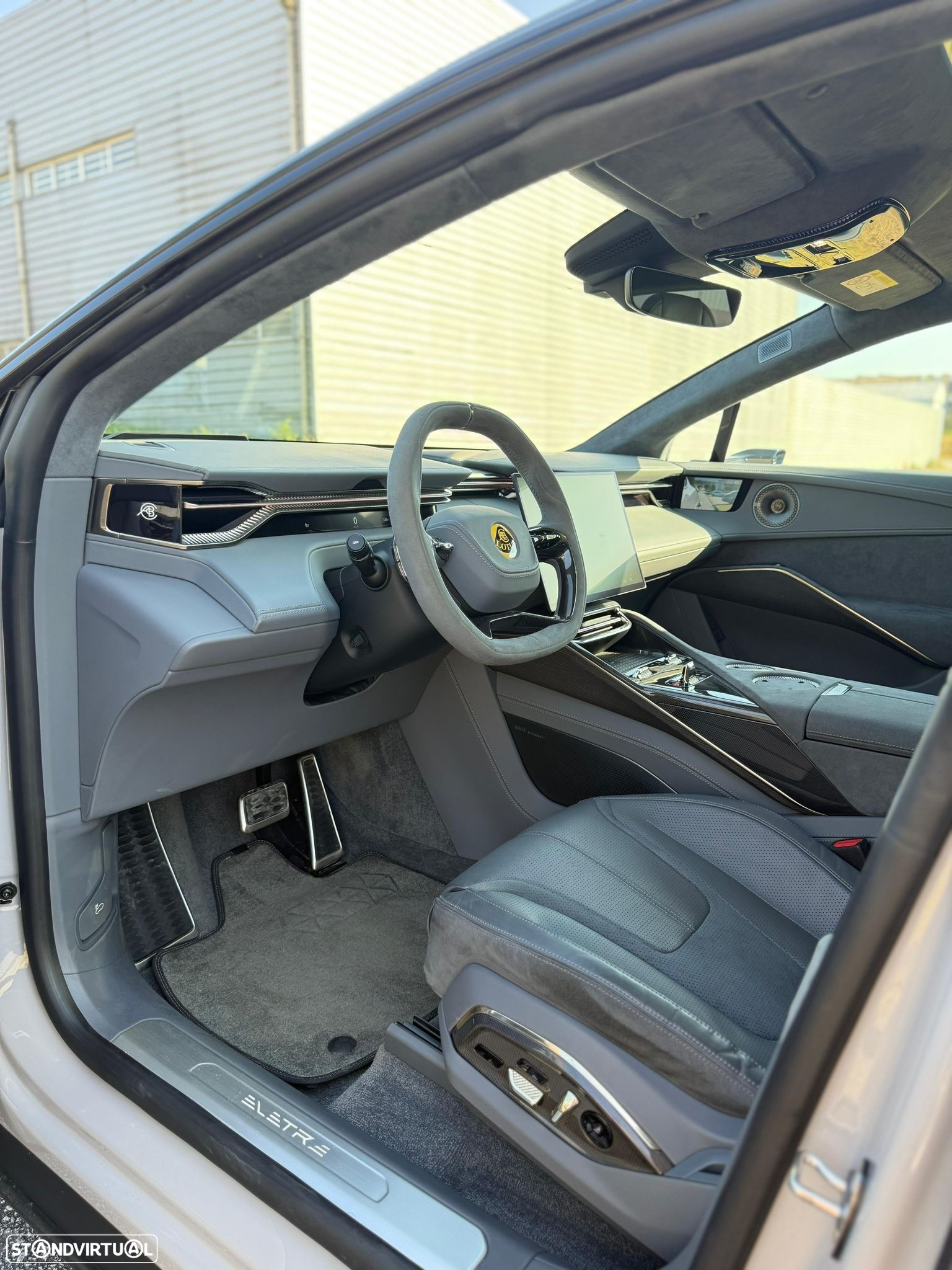 Lotus Eletre 600 Sport SE - 11