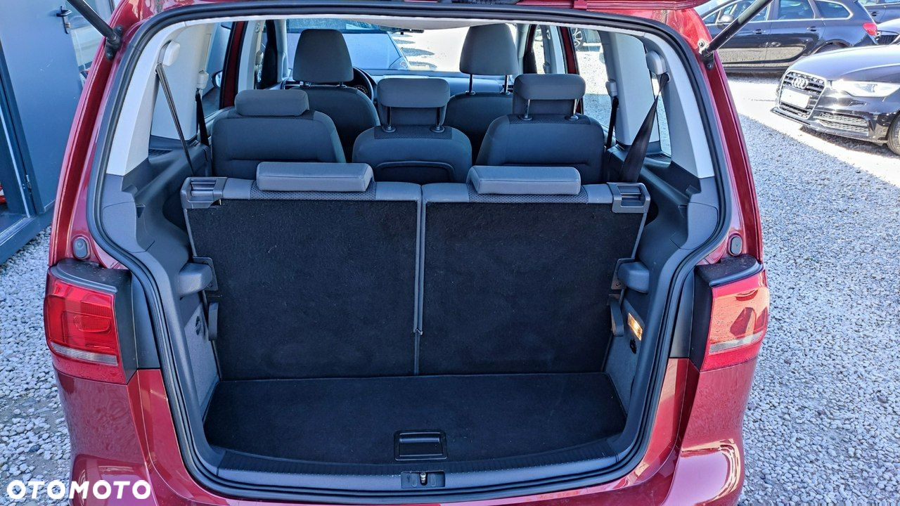 Volkswagen Touran - 8
