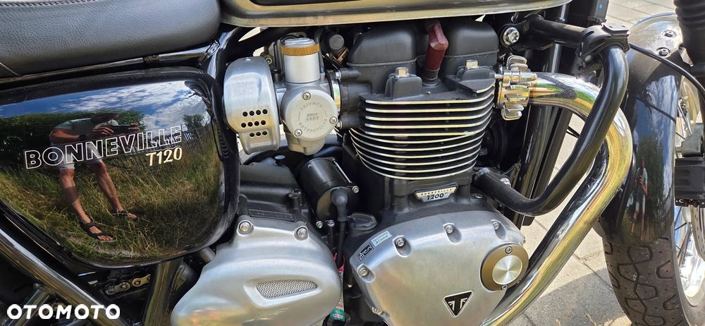 Triumph Bonneville - 9