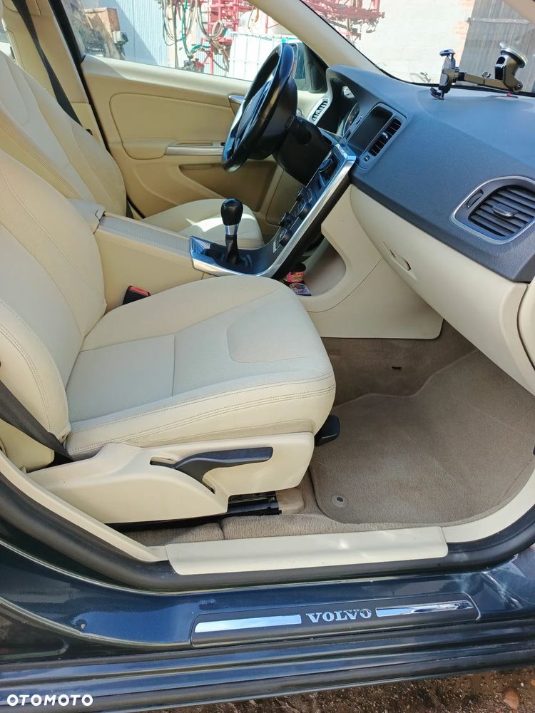 Volvo S60 D2 Momentum - 4