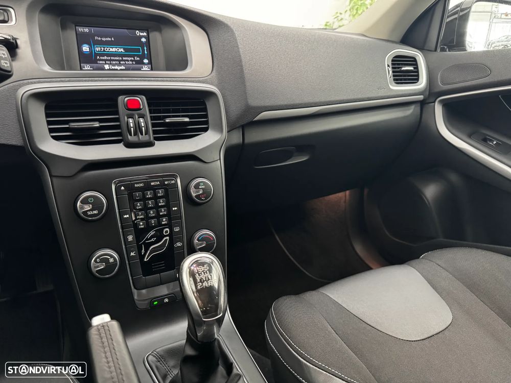 Volvo V40 2.0 D4 Momentum - 22