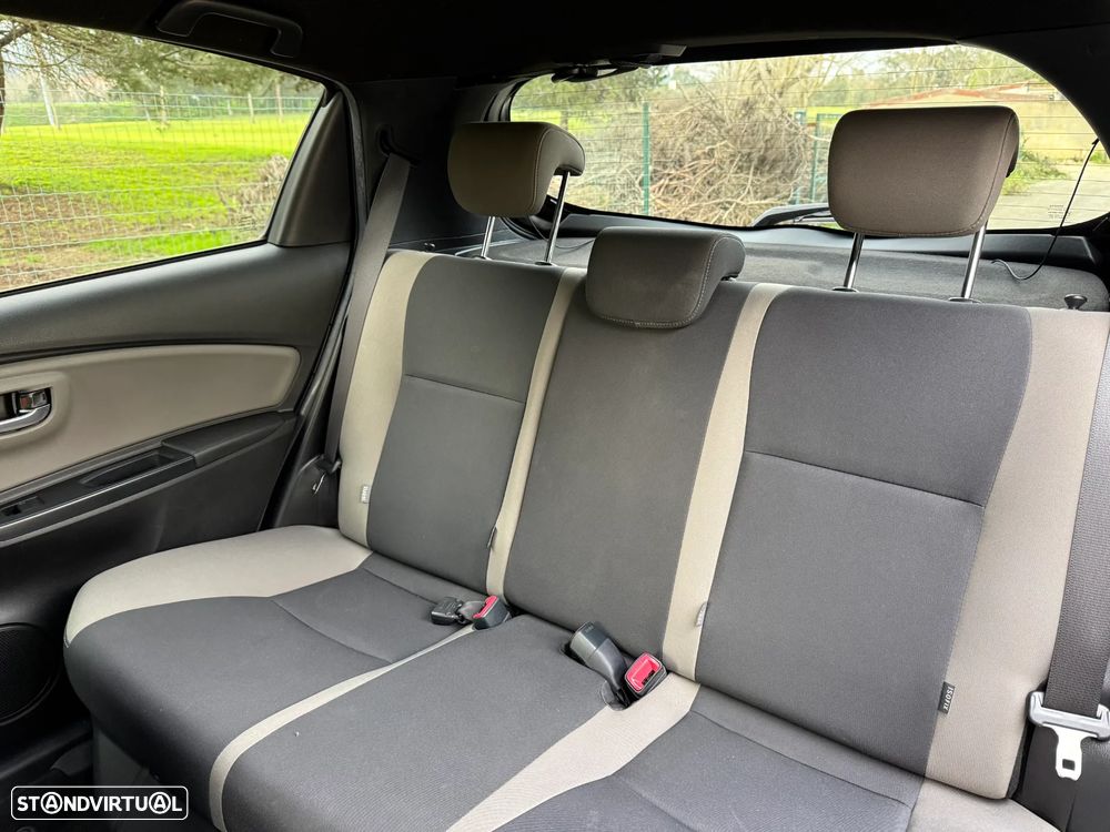 Toyota Yaris 1.5 HSD Square Collec.Bronze - 31